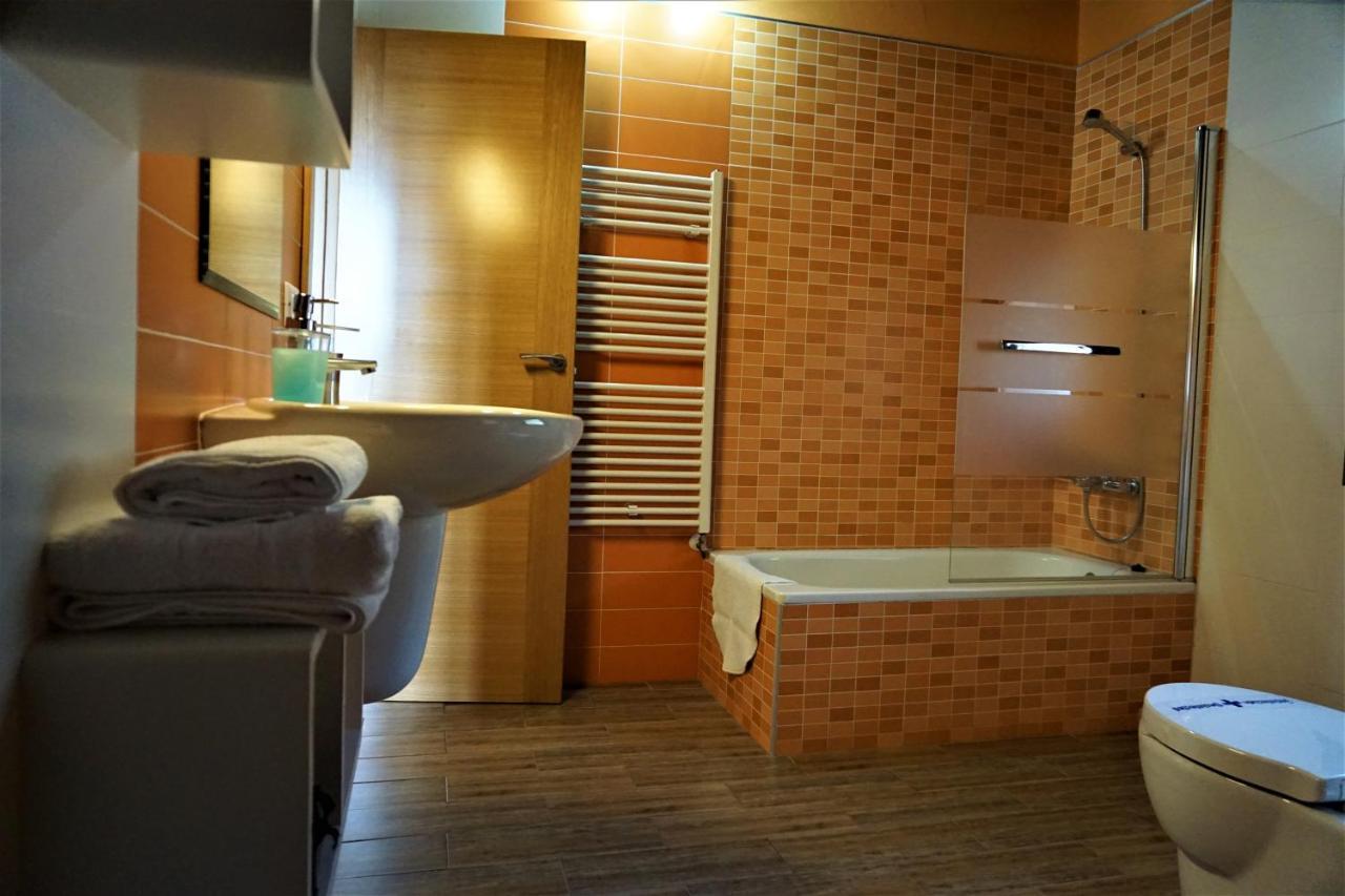 Apartamentos La Playina ยาเนส ภายนอก รูปภาพ